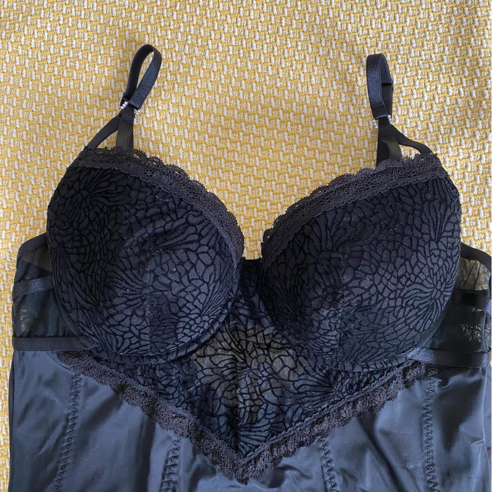 Maidenform underwire bra garter slip 36D
